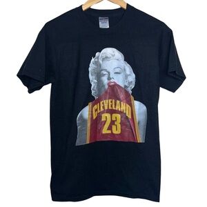 Marilyn Monroe Cleveland Cavaliers LeBron James T-shirt Unisex Size Small